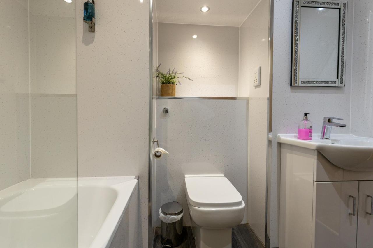 New 3-Bedroom Apartment Close To City Centre Edimburgo Exterior foto